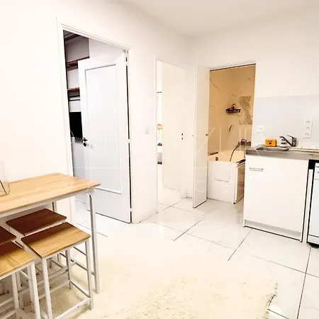 Proche Centre Ville, 1 Chambre, Balcon - Palmazur Lejlighed *